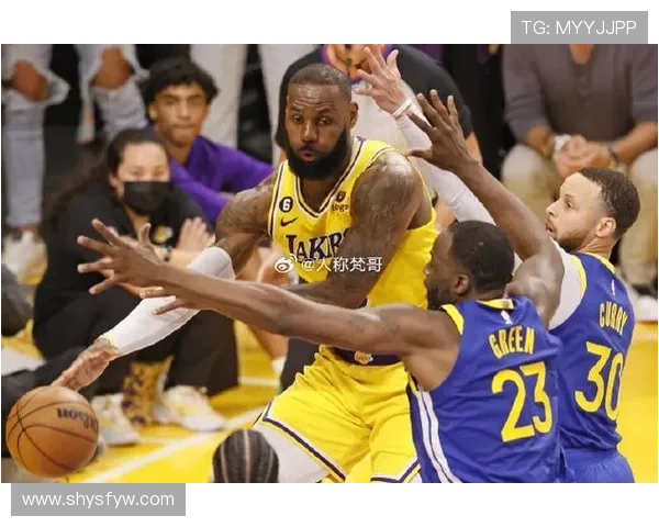 NBA季后赛激烈角逐 詹姆斯率领湖人迎战勇士挑战总冠军梦想 - 副本 - 副本 - 副本